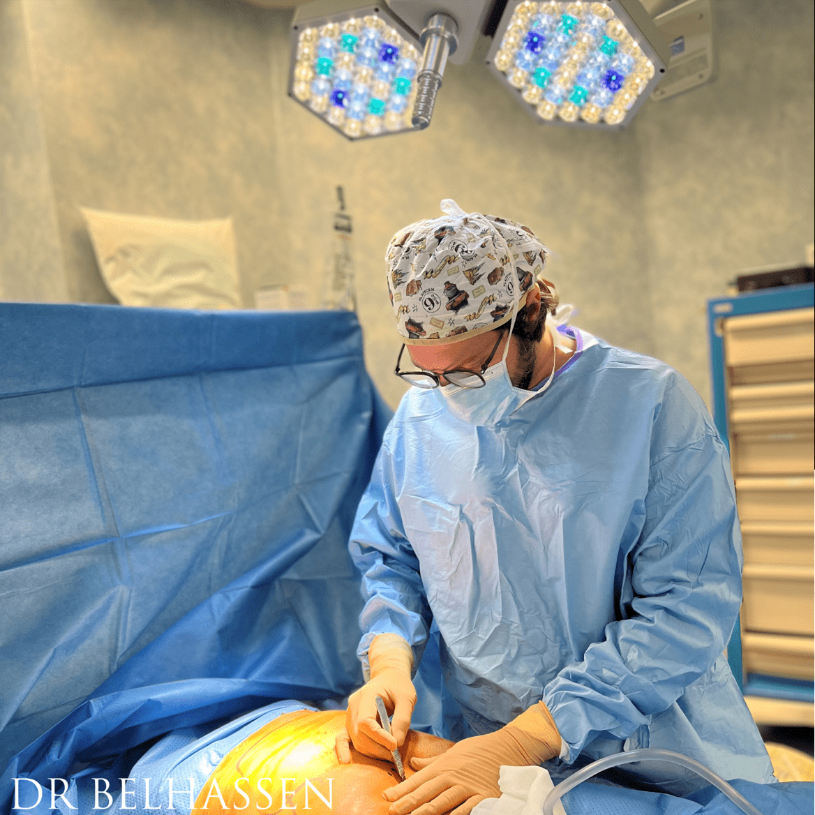 Intervention chirurgien esthétique - Dr Belhassen